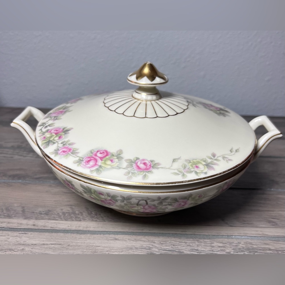 Heinrich & Co. Vtg. Selb Bavaria "Senta" Covered Serving Bowl/Tureen Pink